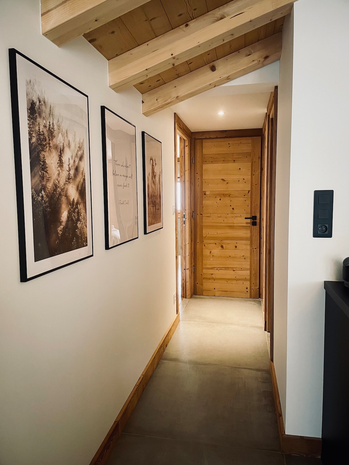 Le couloir desservant les chambres