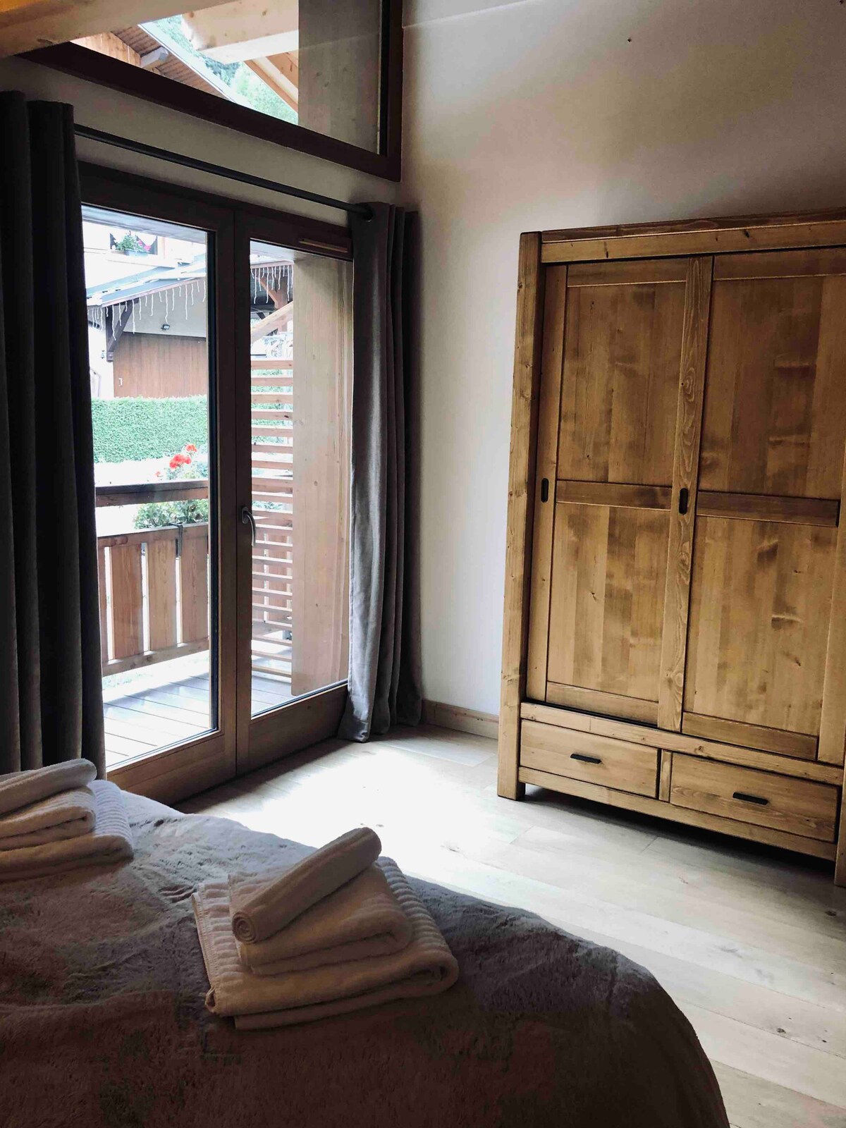 La chambre et l’accès au balcon sud